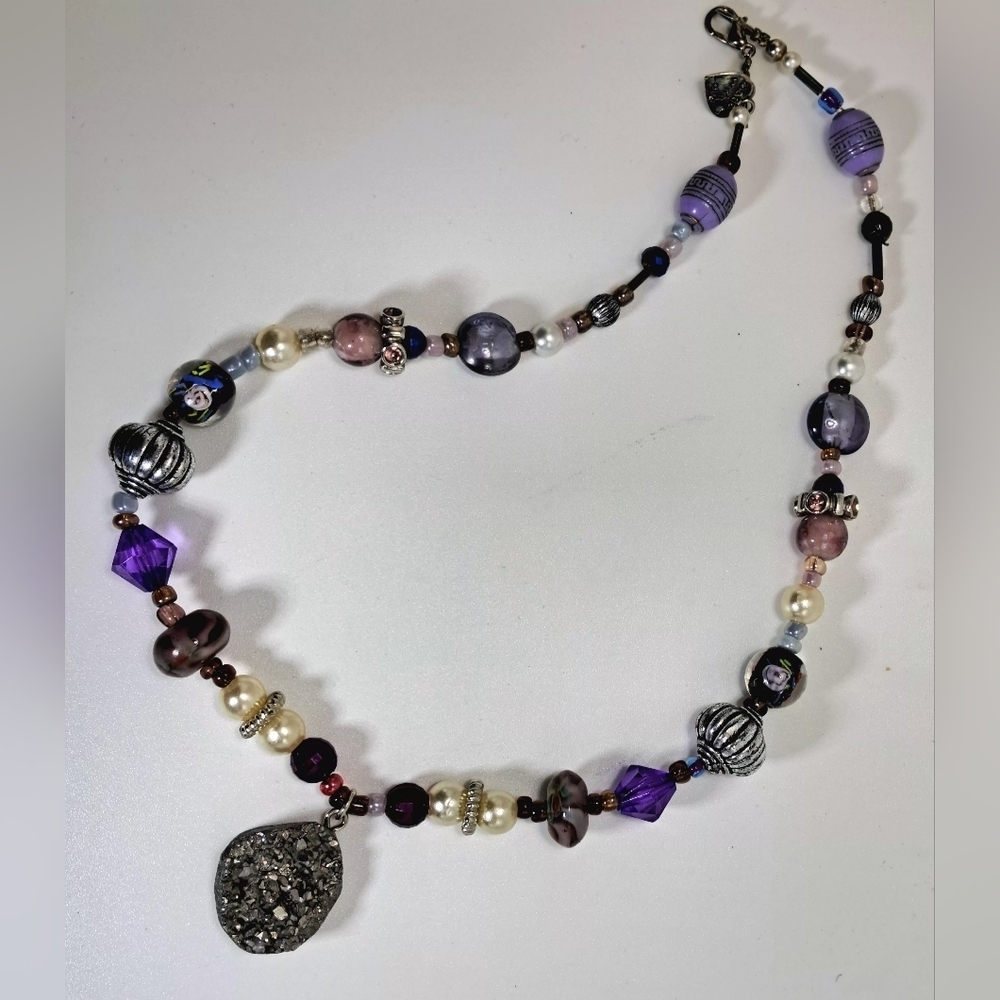 Silver Tone Glass Beaded Necklace With Druzy Pendant
